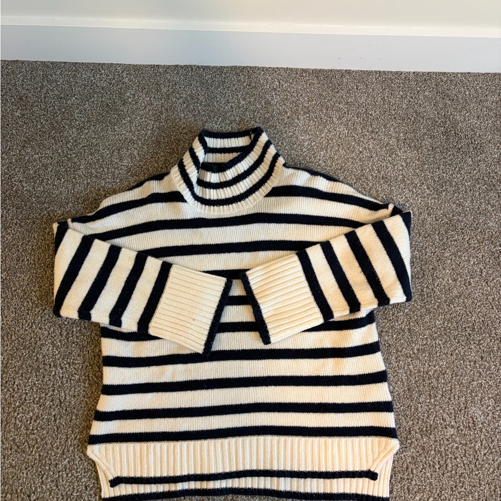 Abercrombie Striped Turtleneck Sweater in Cream and Navy
